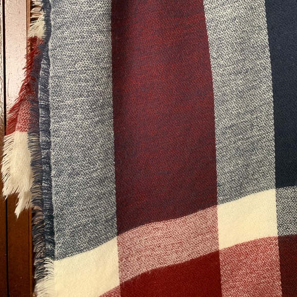 Brand New Blanket Scarf - Picture 2 of 3